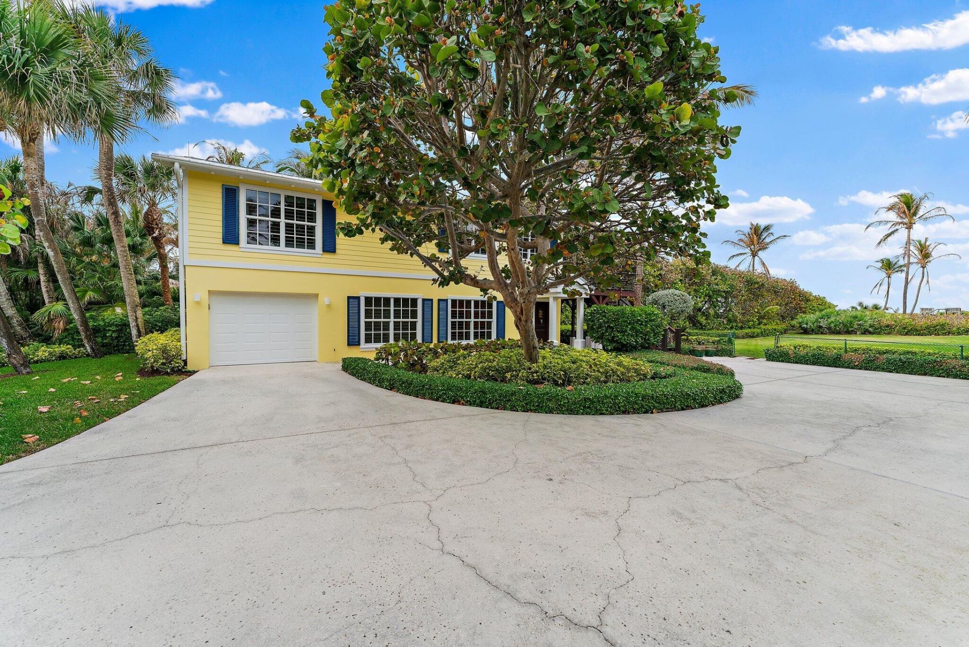 31 N Beach Road, Jupiter Island, FL 33455 Photo
