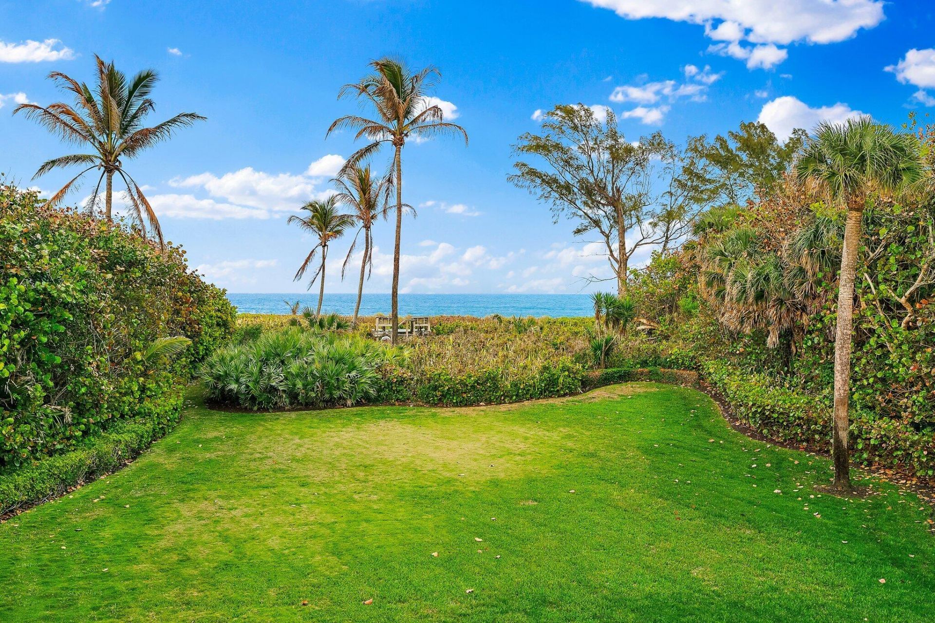 31 N Beach Road, Jupiter Island, FL 33455 Photo