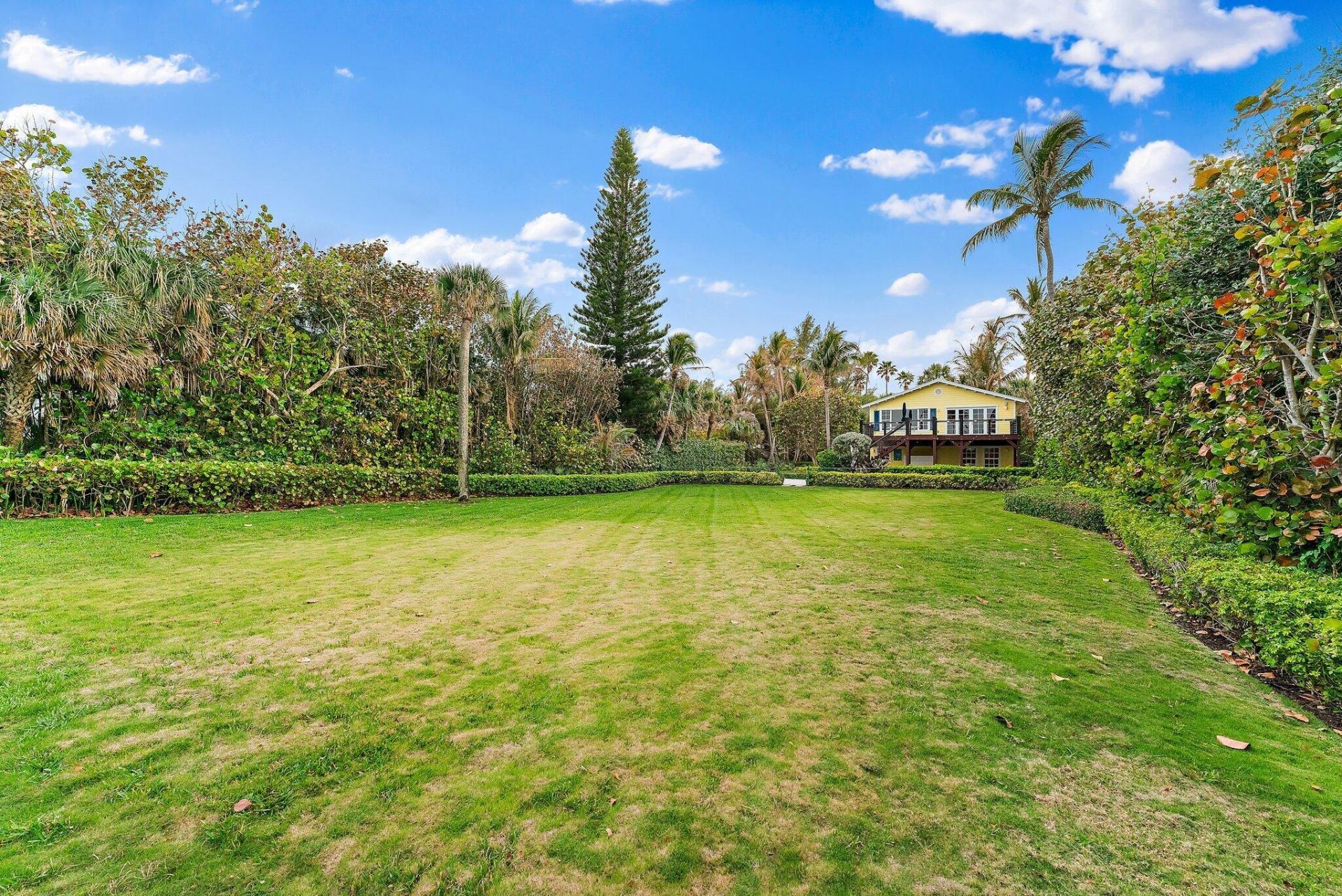 31 N Beach Road, Jupiter Island, FL 33455 Photo