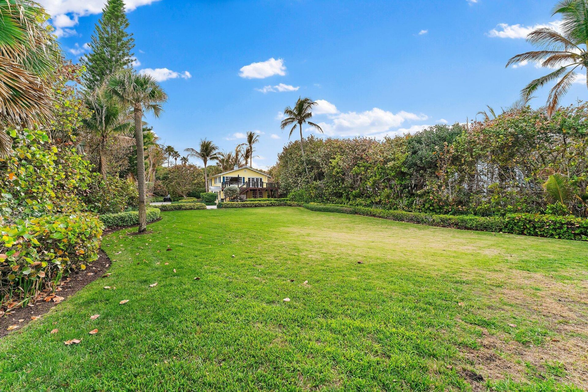 31 N Beach Road, Jupiter Island, FL 33455 Photo
