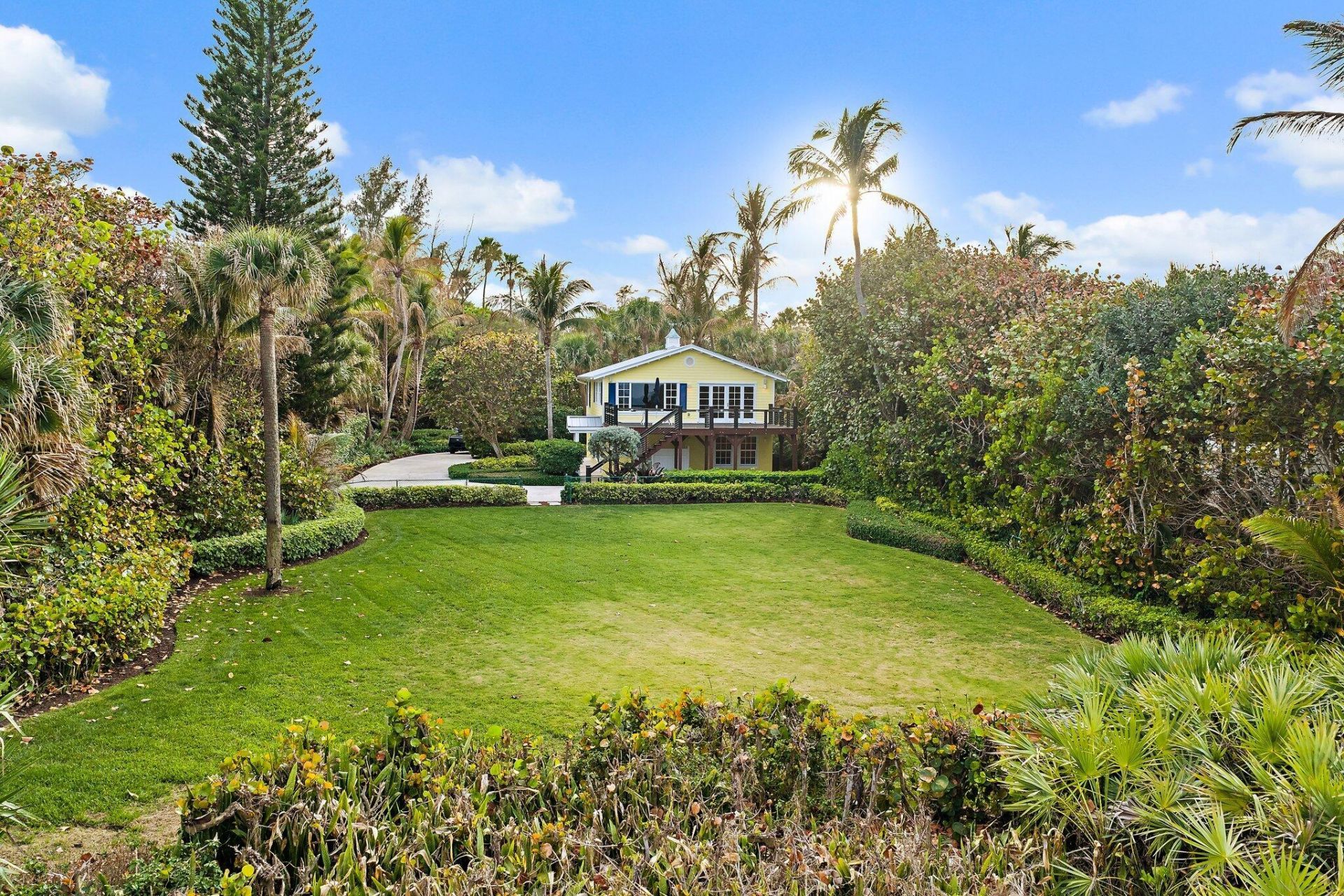 31 N Beach Road, Jupiter Island, FL 33455 Photo