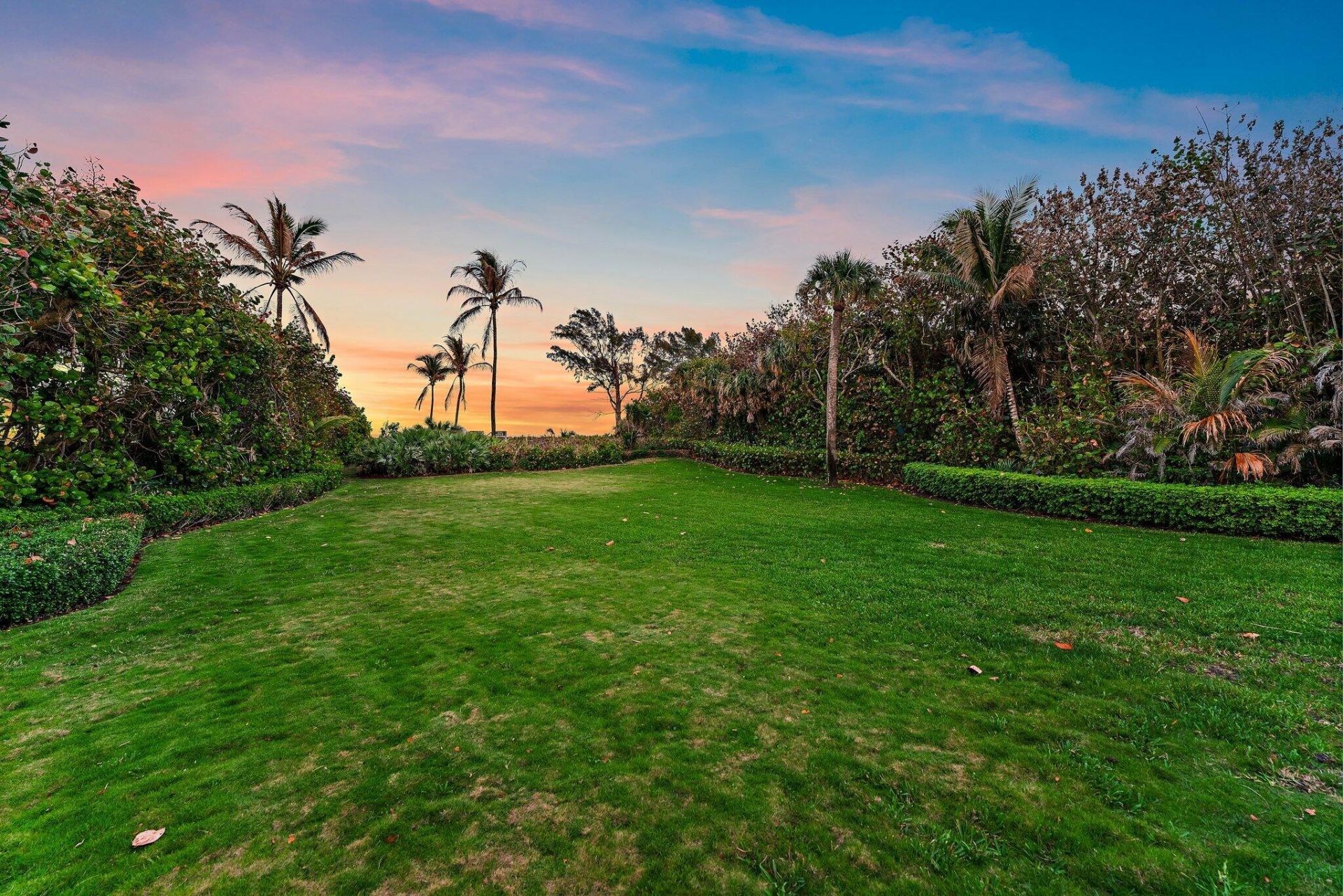 31 N Beach Road, Jupiter Island, FL 33455 Photo