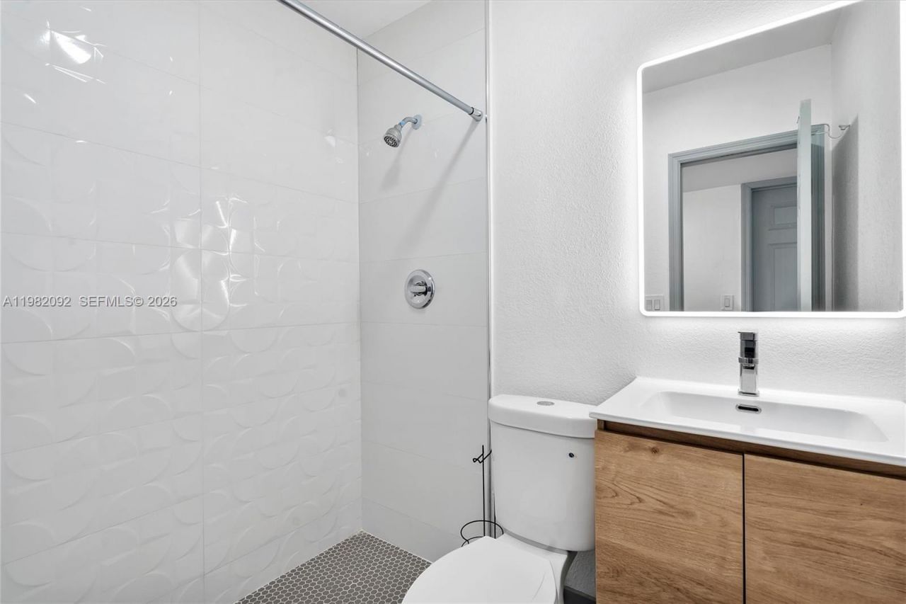 775 NW 96th St, Unit A, Miami, FL 33150 Photo