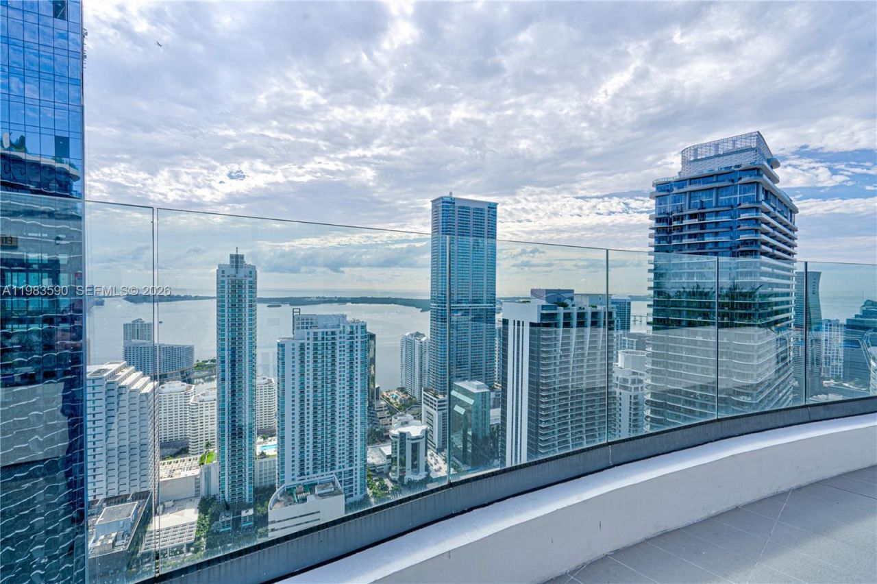 45 SW 9th St, Unit 3809, Miami, FL 33130 Photo