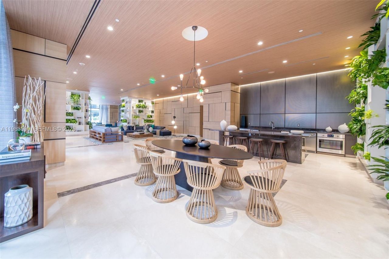 45 SW 9th St, Unit 3809, Miami, FL 33130 Photo