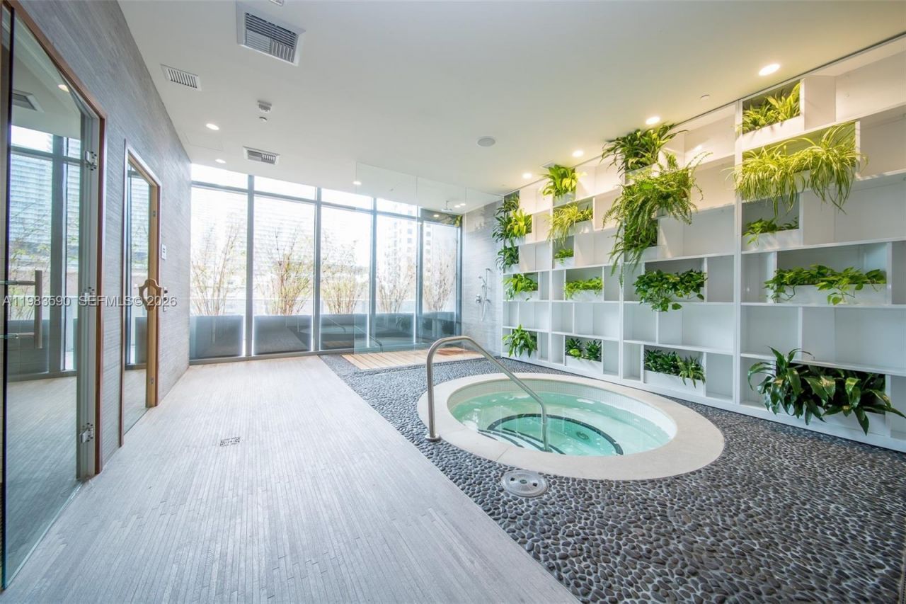 45 SW 9th St, Unit 3809, Miami, FL 33130 Photo