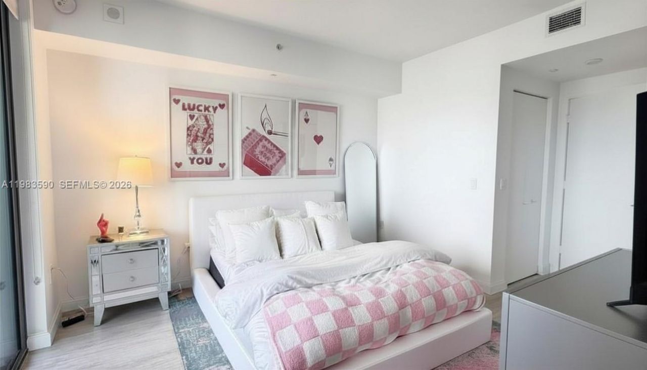45 SW 9th St, Unit 3809, Miami, FL 33130 Photo