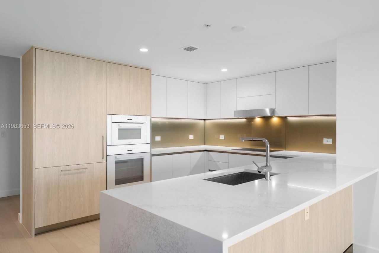 9221 E Bay Harbor Drive, Unit 409, Bay Harbor Islands, FL 33154 Photo