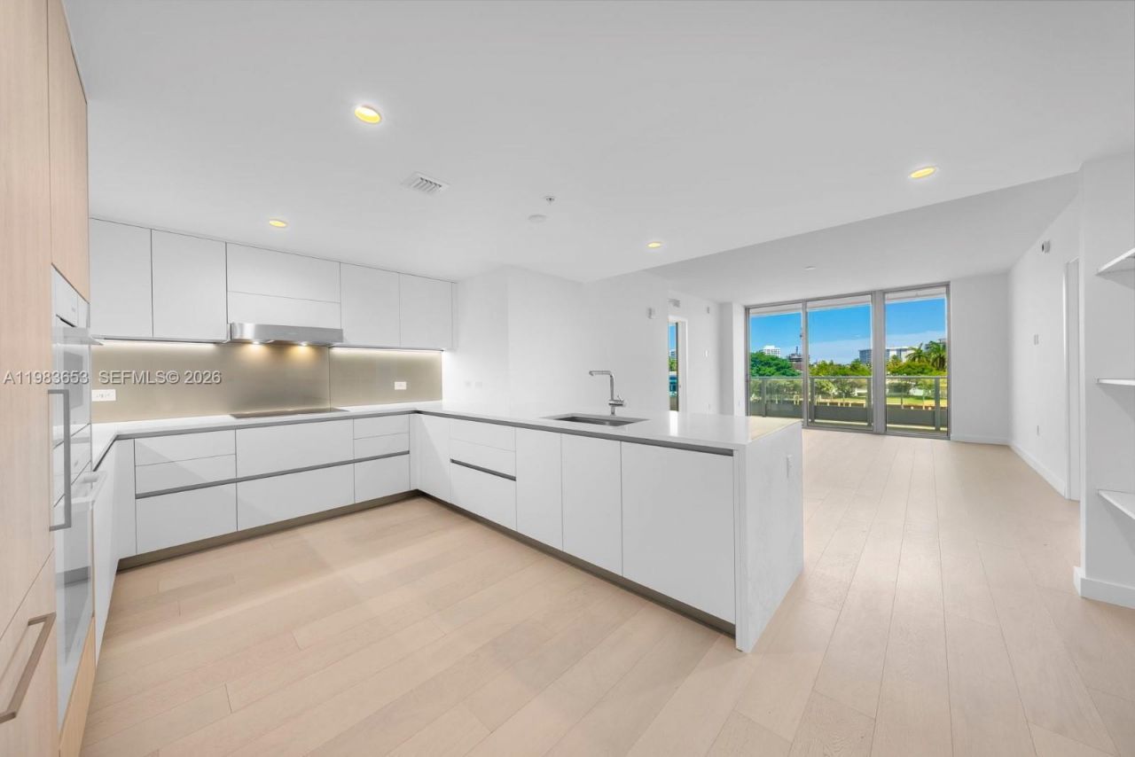 9221 E Bay Harbor Drive, Unit 409, Bay Harbor Islands, FL 33154 Photo