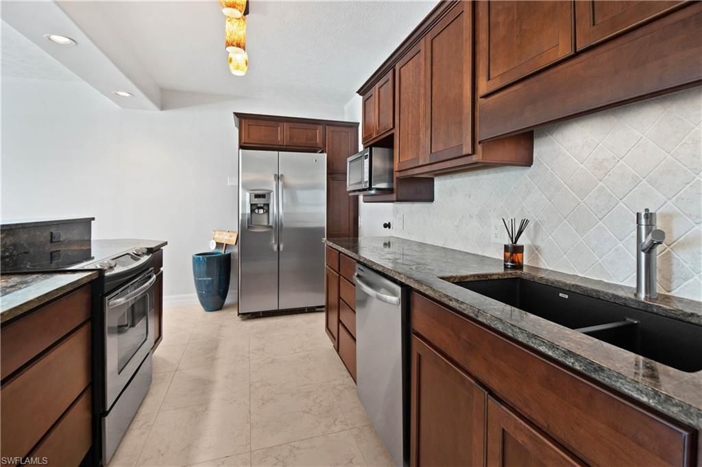 60 Pelican St W, Unit 206, Naples, FL 34113 Photo