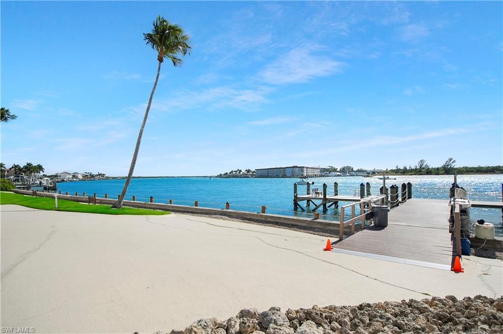 60 Pelican St W, Unit 206, Naples, FL 34113 Photo