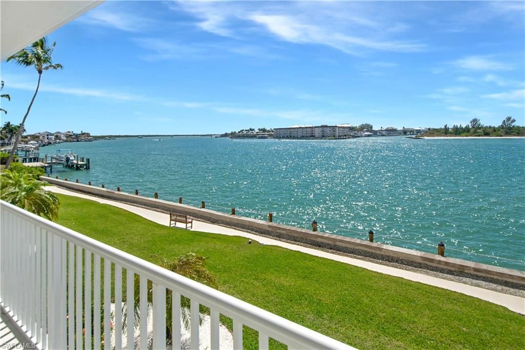 60 Pelican St W, Unit 206, Naples, FL 34113 Photo