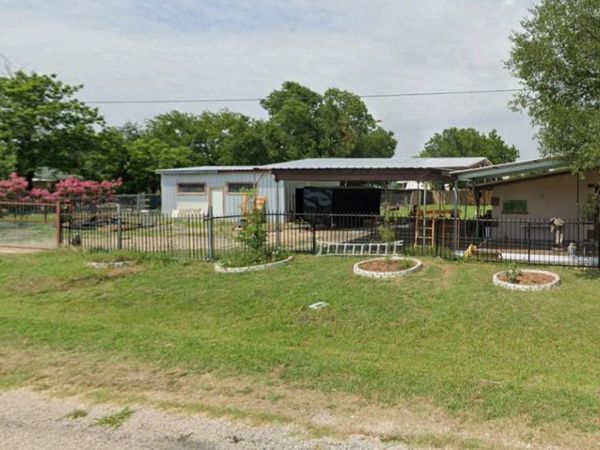 5716 Avenue C, Heidenheimer, TX 76501
