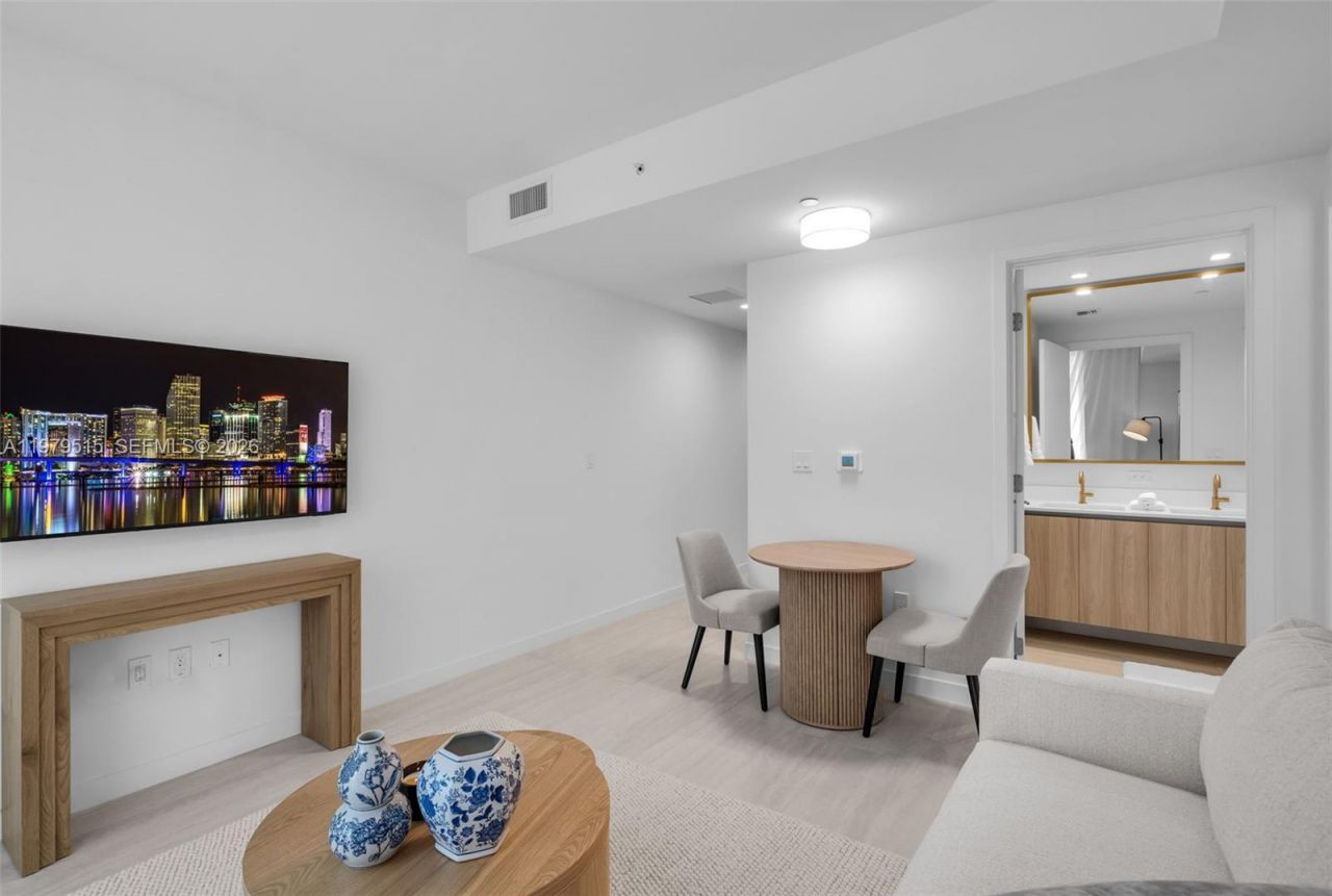 77 SE 5th St, Unit 2405, Miami, FL 33131 Photo