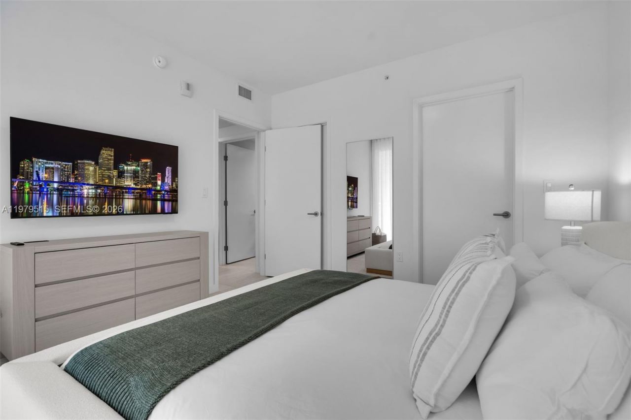 77 SE 5th St, Unit 2405, Miami, FL 33131 Photo