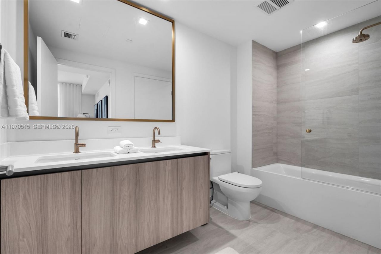 77 SE 5th St, Unit 2405, Miami, FL 33131 Photo