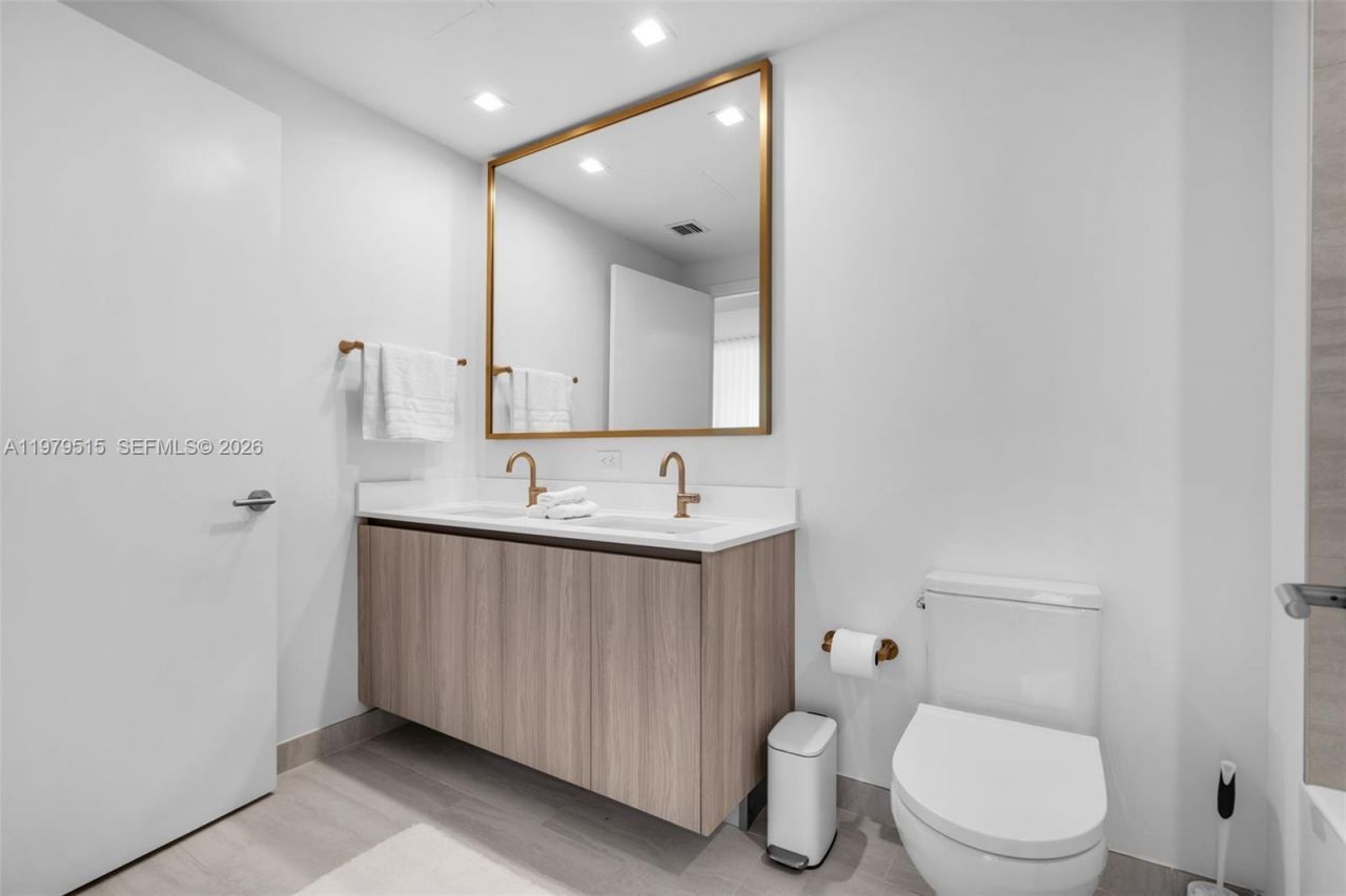 77 SE 5th St, Unit 2405, Miami, FL 33131 Photo