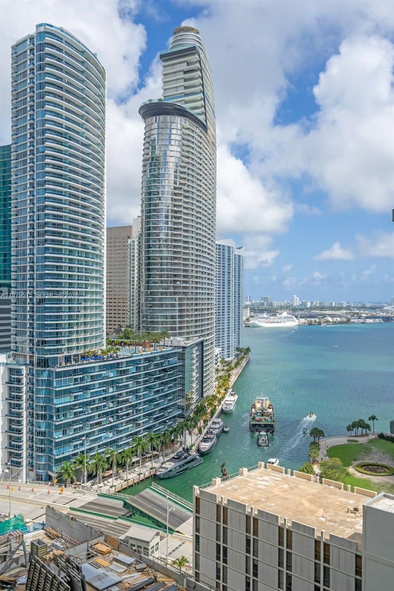 77 SE 5th St, Unit 2405, Miami, FL 33131 Photo
