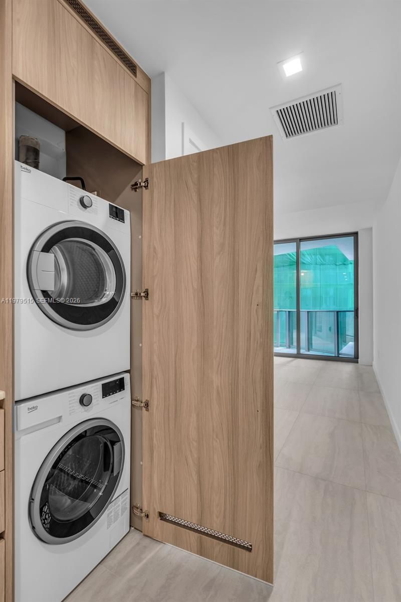 77 SE 5th St, Unit 2405, Miami, FL 33131 Photo