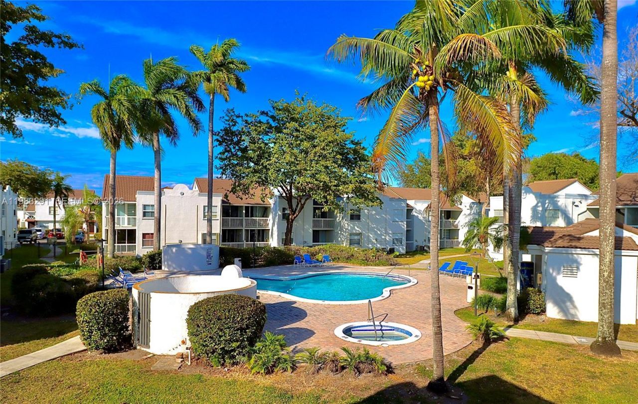 9751 NW 48th Ter , Unit 328, Doral, FL 33178 Photo