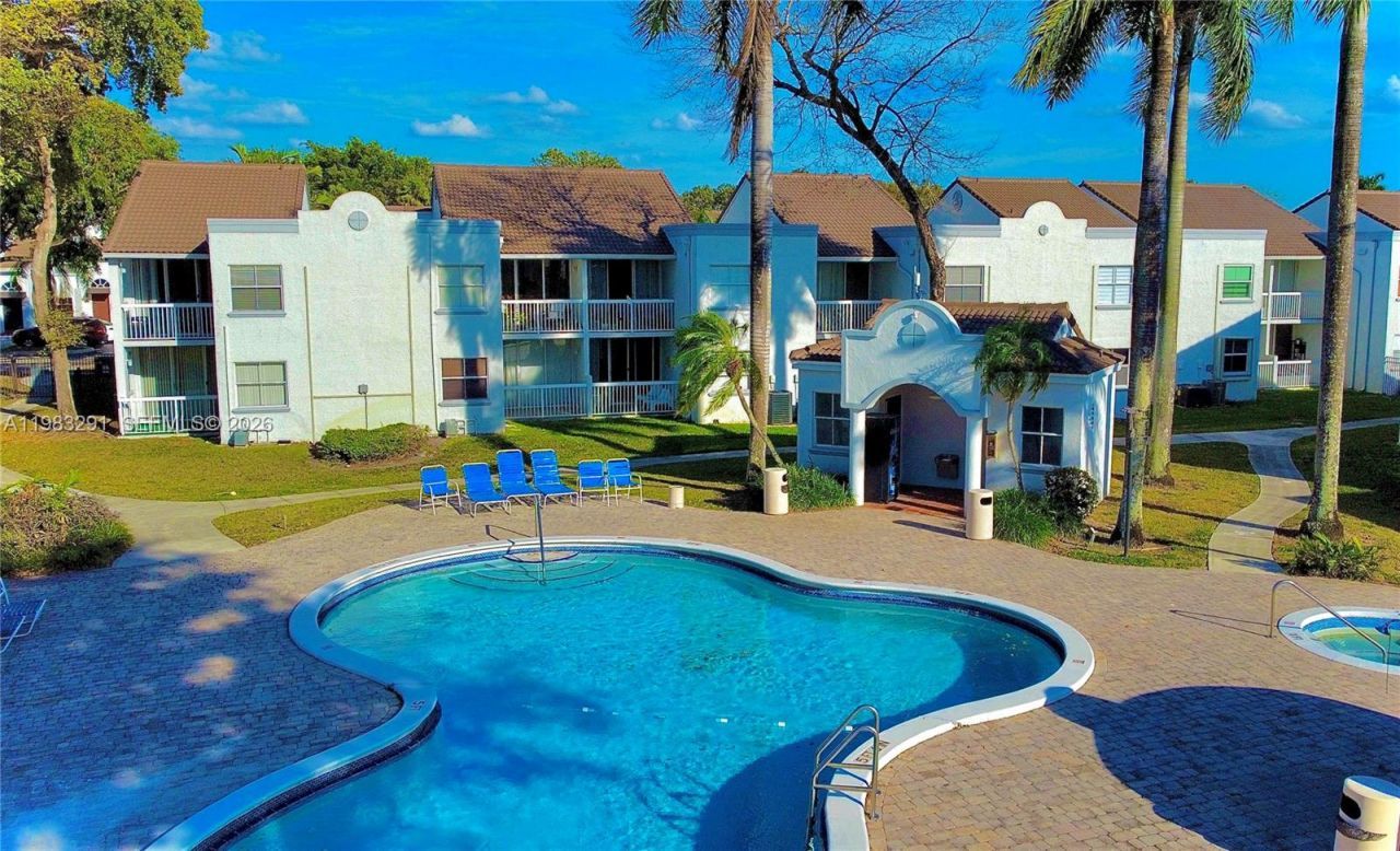 9751 NW 48th Ter , Unit 328, Doral, FL 33178 Photo