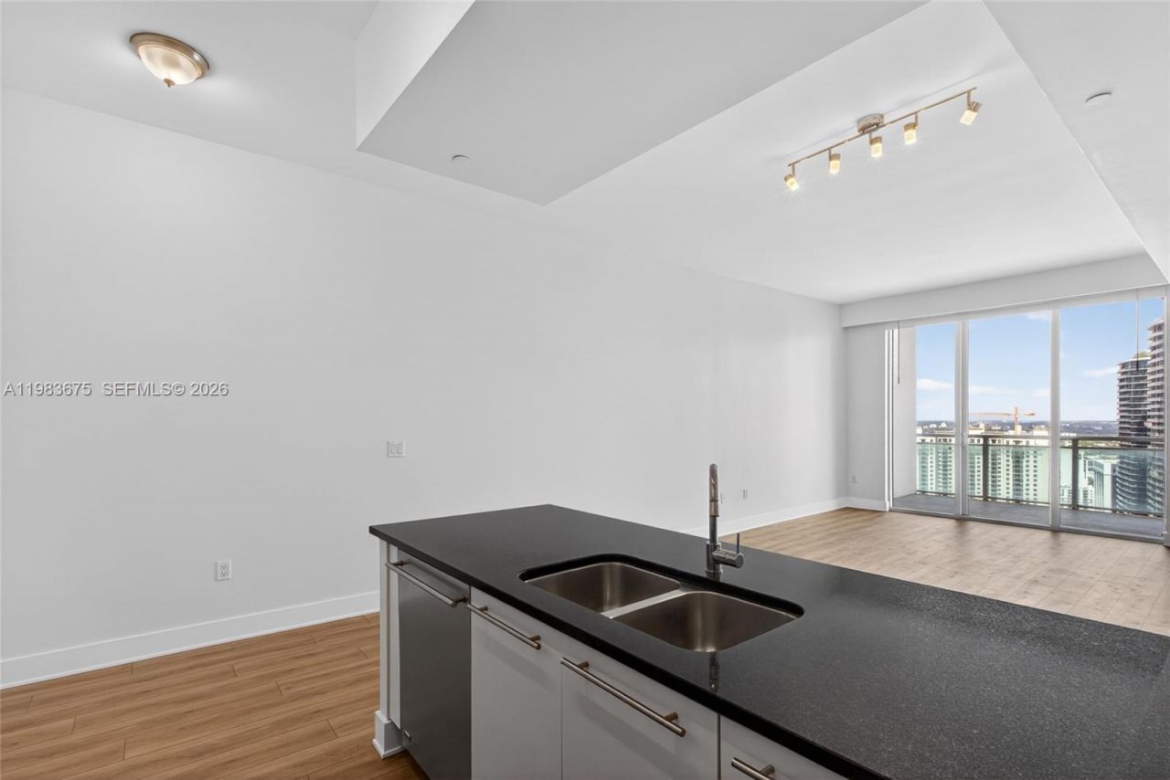 950 Brickell Bay Dr, Unit 4100, Miami, FL 33131 Photo