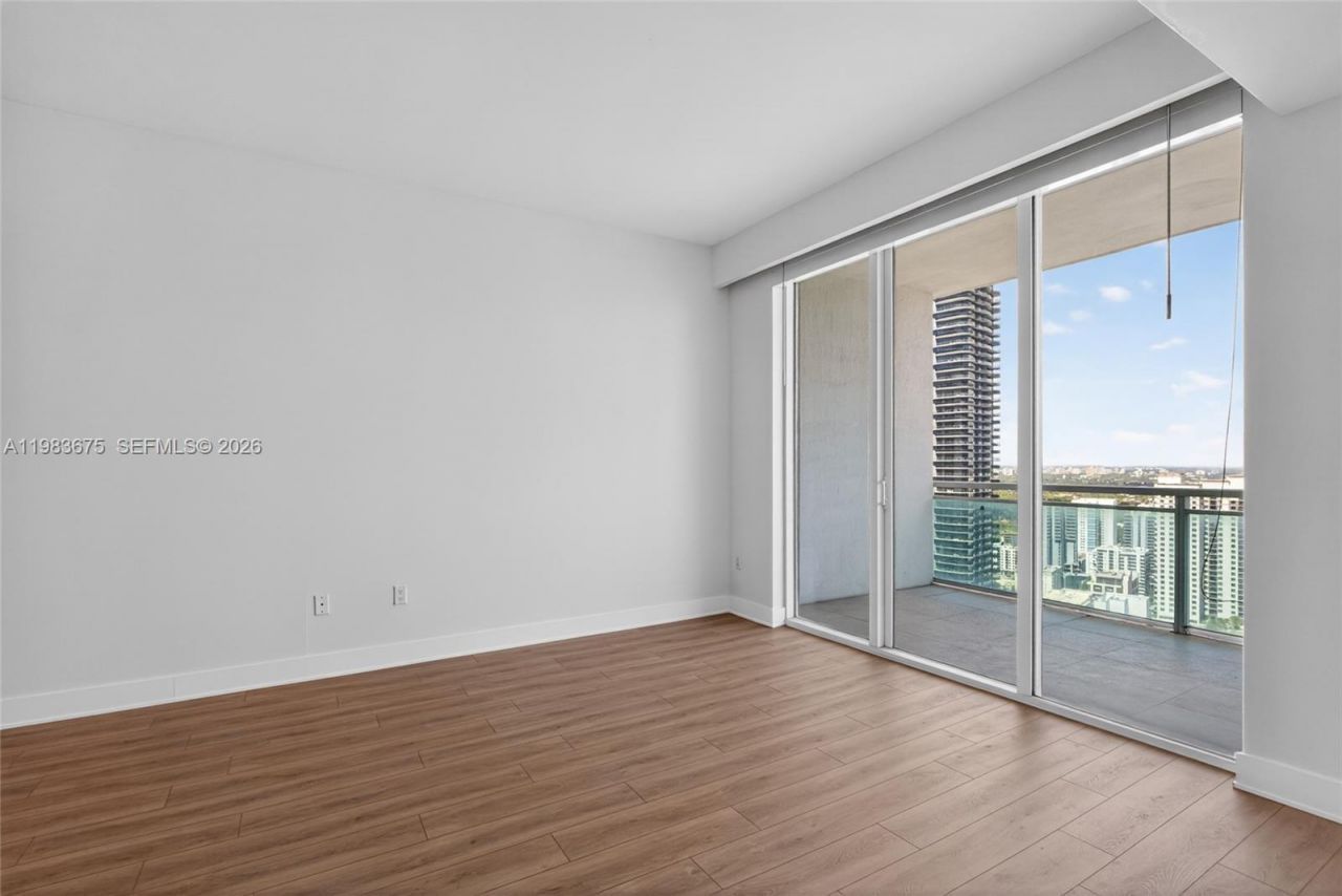 950 Brickell Bay Dr, Unit 4100, Miami, FL 33131 Photo