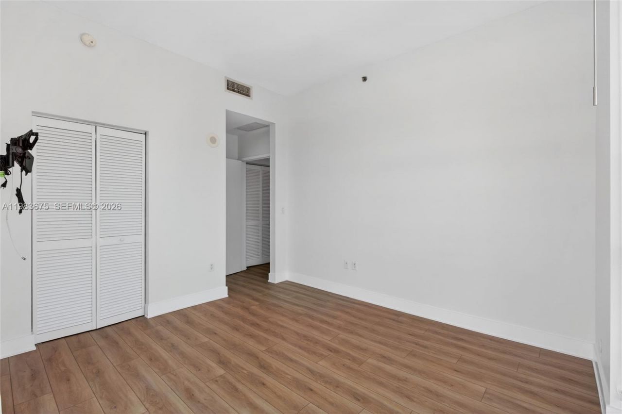 950 Brickell Bay Dr, Unit 4100, Miami, FL 33131 Photo