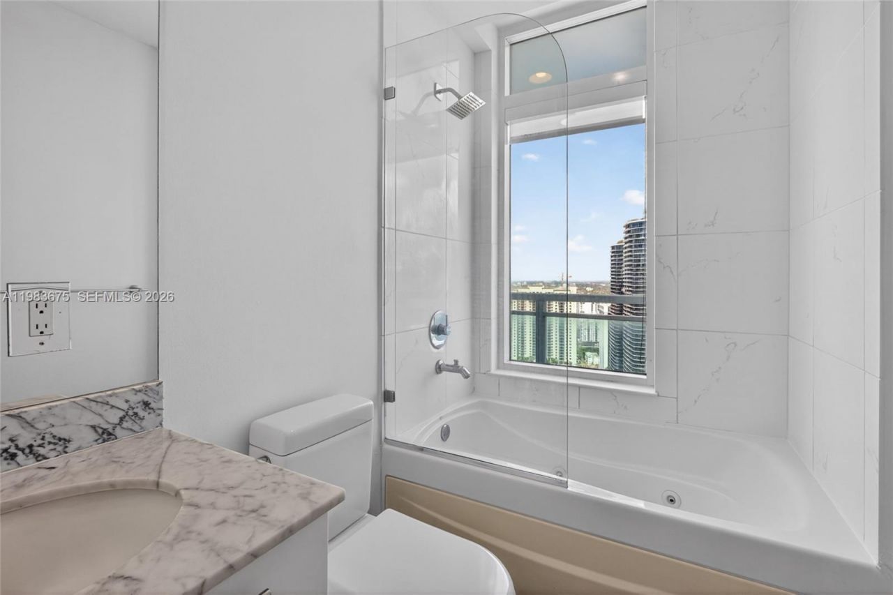 950 Brickell Bay Dr, Unit 4100, Miami, FL 33131 Photo
