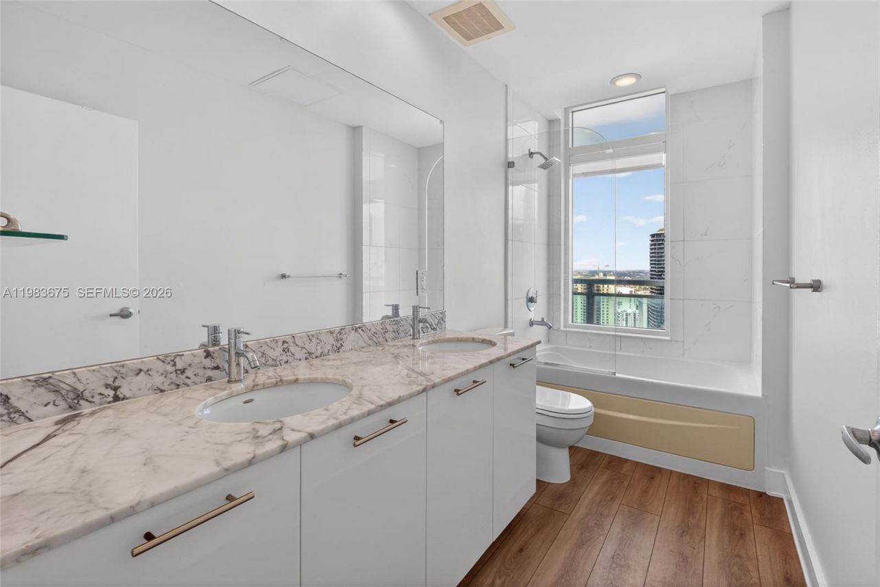 950 Brickell Bay Dr, Unit 4100, Miami, FL 33131 Photo