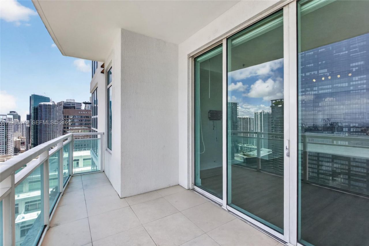 950 Brickell Bay Dr, Unit 4100, Miami, FL 33131 Photo