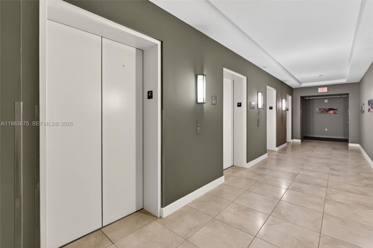 950 Brickell Bay Dr, Unit 4100, Miami, FL 33131 Photo
