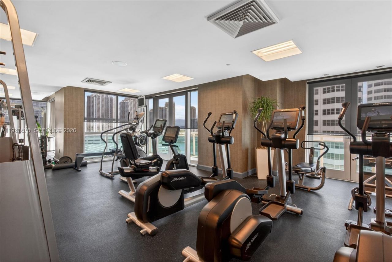 950 Brickell Bay Dr, Unit 4100, Miami, FL 33131 Photo