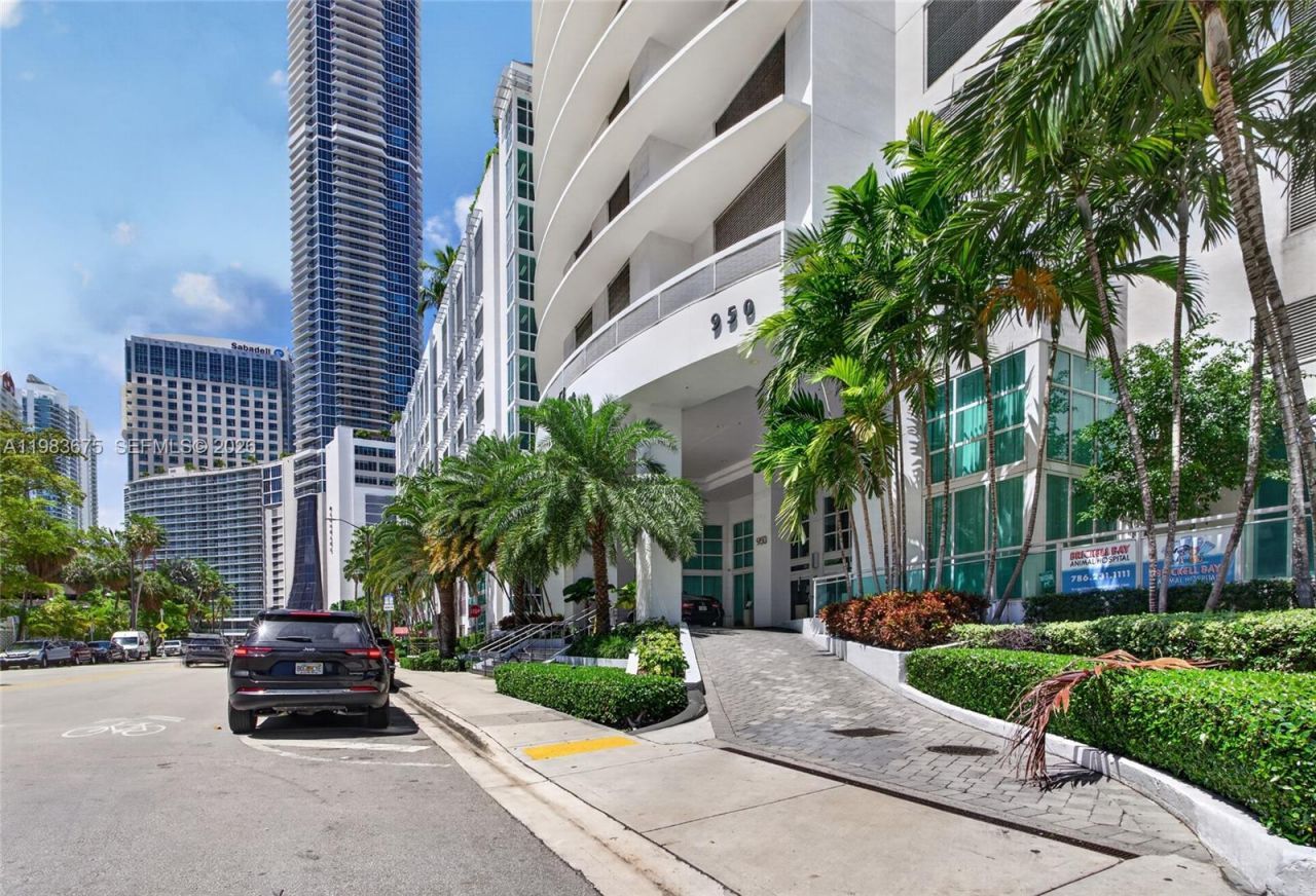 950 Brickell Bay Dr, Unit 4100, Miami, FL 33131 Photo