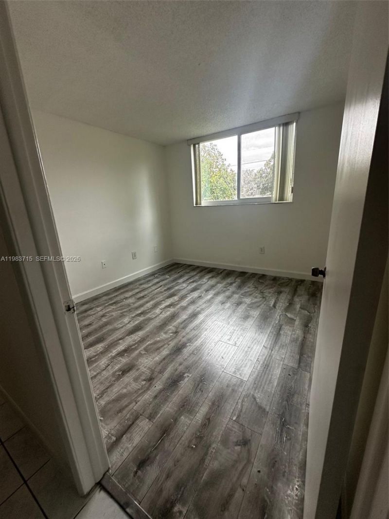 8050 NW 8th St , Unit 1102, Miami, FL 33126 Photo