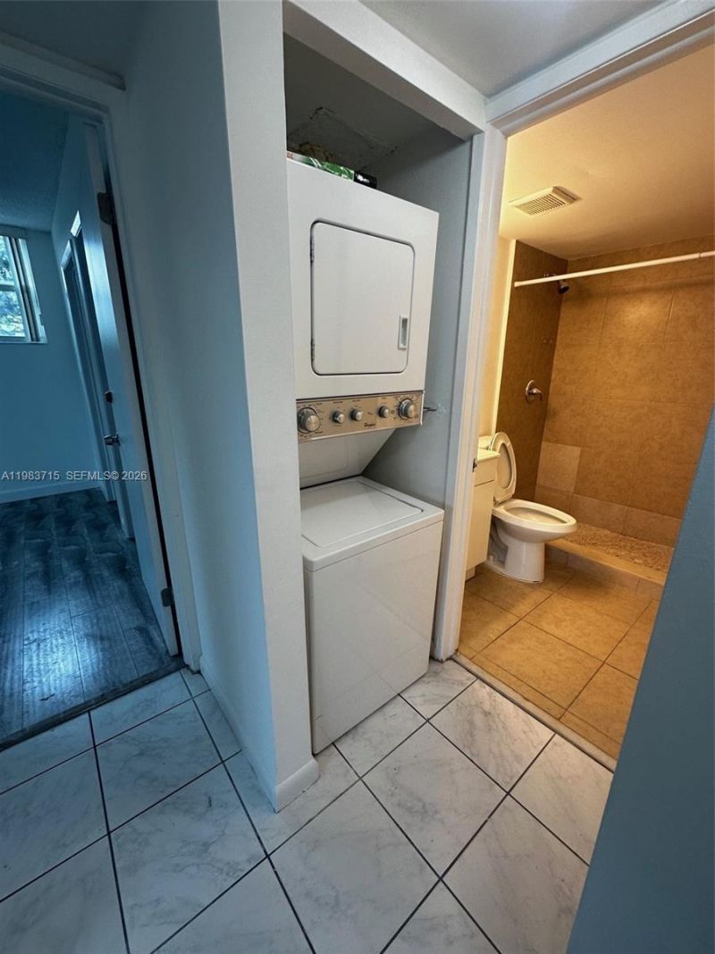 8050 NW 8th St , Unit 1102, Miami, FL 33126 Photo