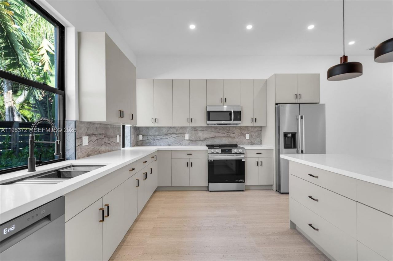 3905 SW 5th St , Unit 3905, Coral Gables, FL 33134 Photo