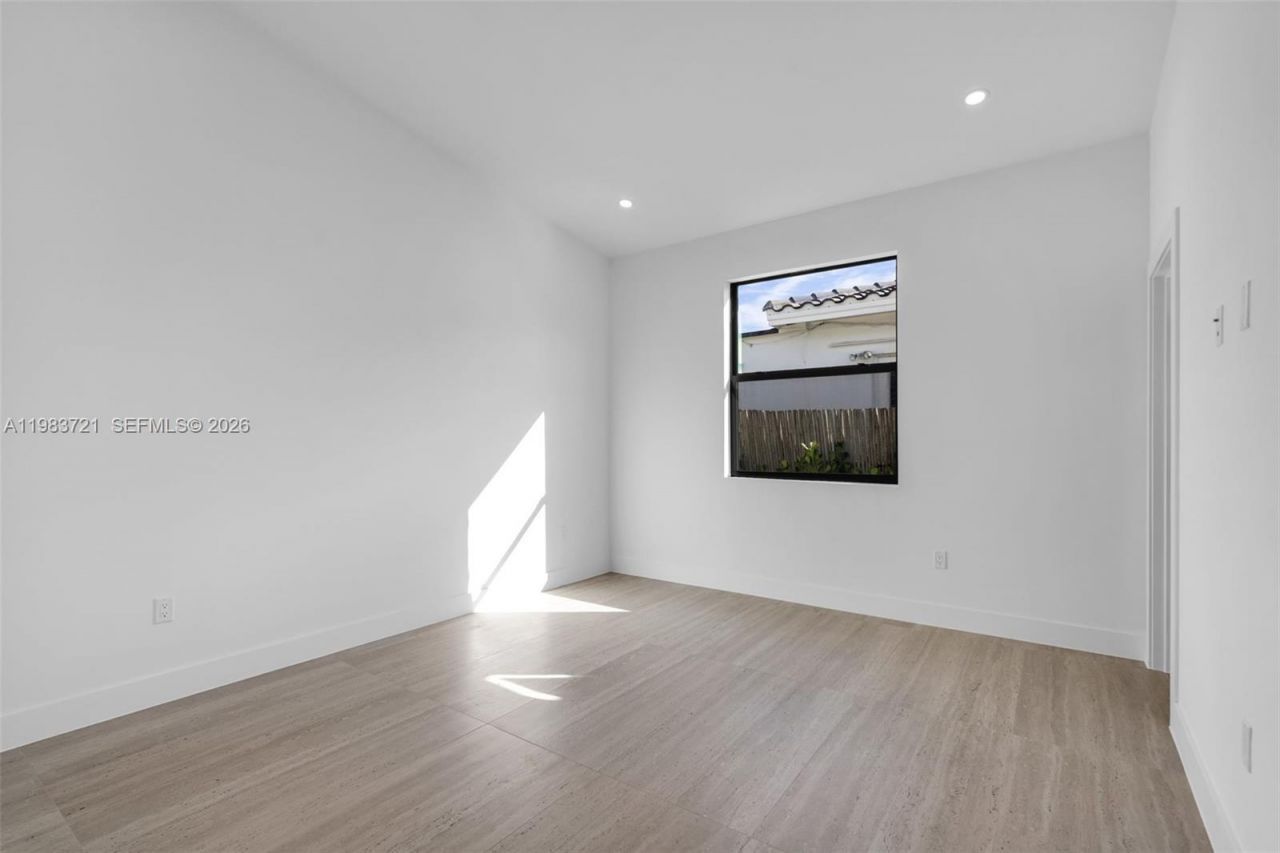 3905 SW 5th St , Unit 3905, Coral Gables, FL 33134 Photo