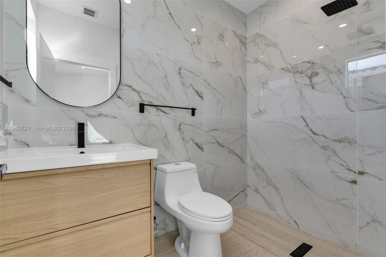 3905 SW 5th St , Unit 3905, Coral Gables, FL 33134 Photo