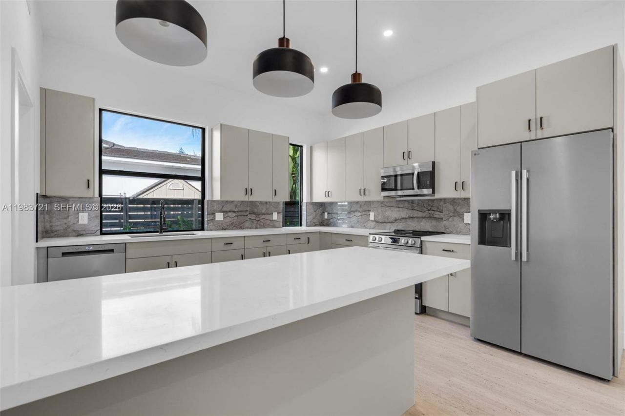 3905 SW 5th St , Unit 3905, Coral Gables, FL 33134 Photo