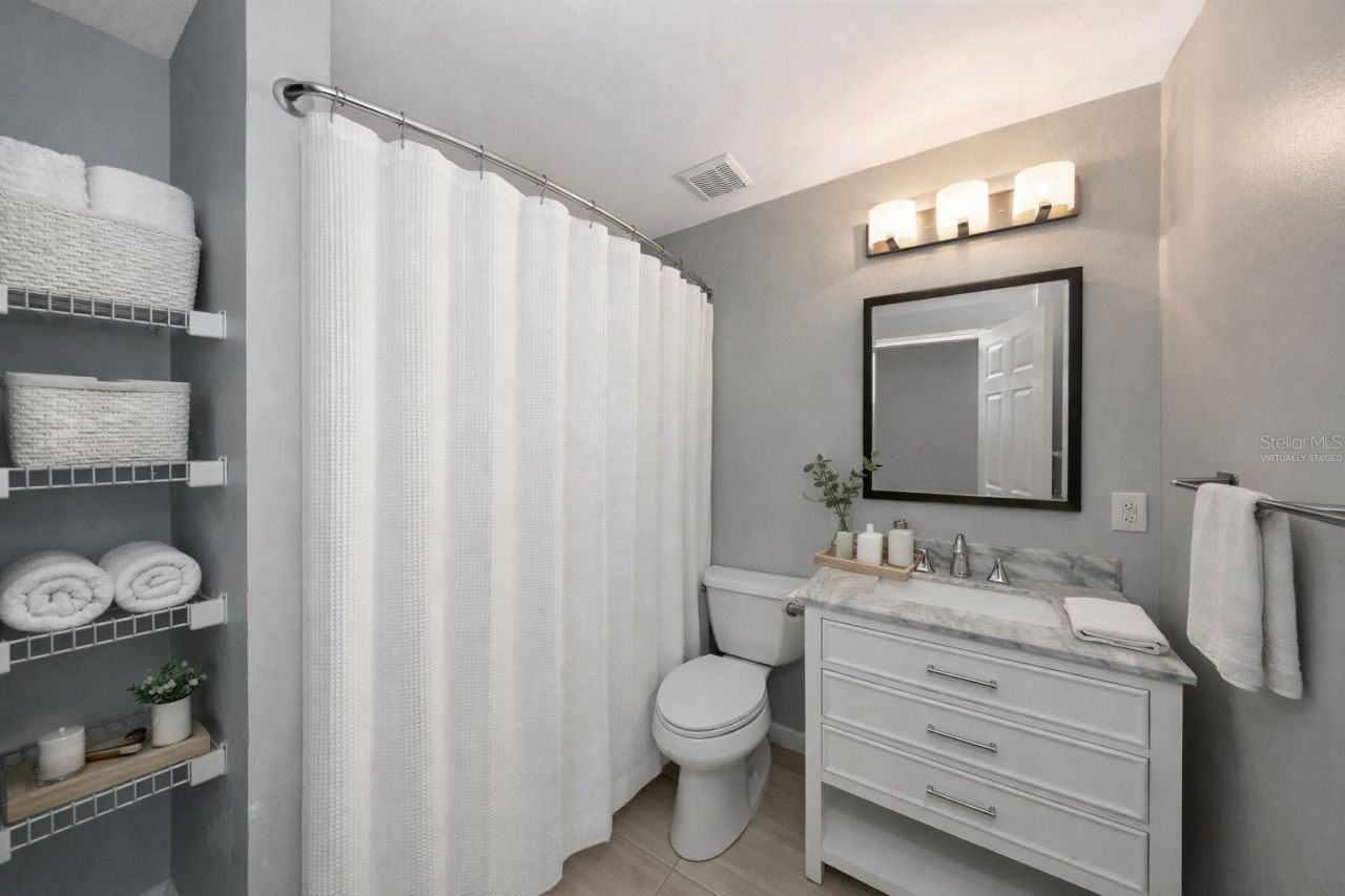 701 Mirror Lake Dr N Drive N, Unit 118, Saint Petersburg, FL 33701 Photo