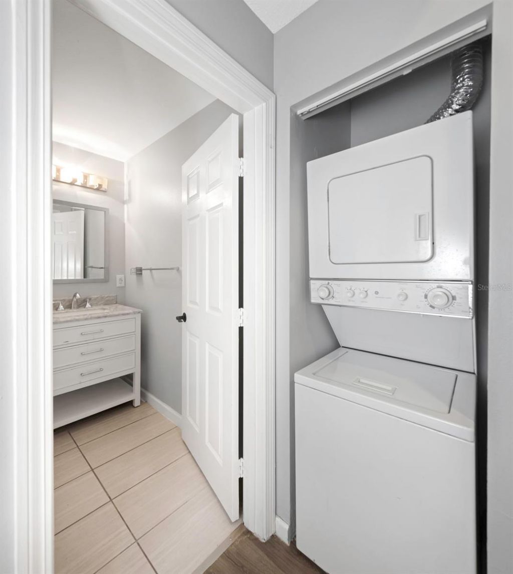 701 Mirror Lake Dr N Drive N, Unit 118, Saint Petersburg, FL 33701 Photo