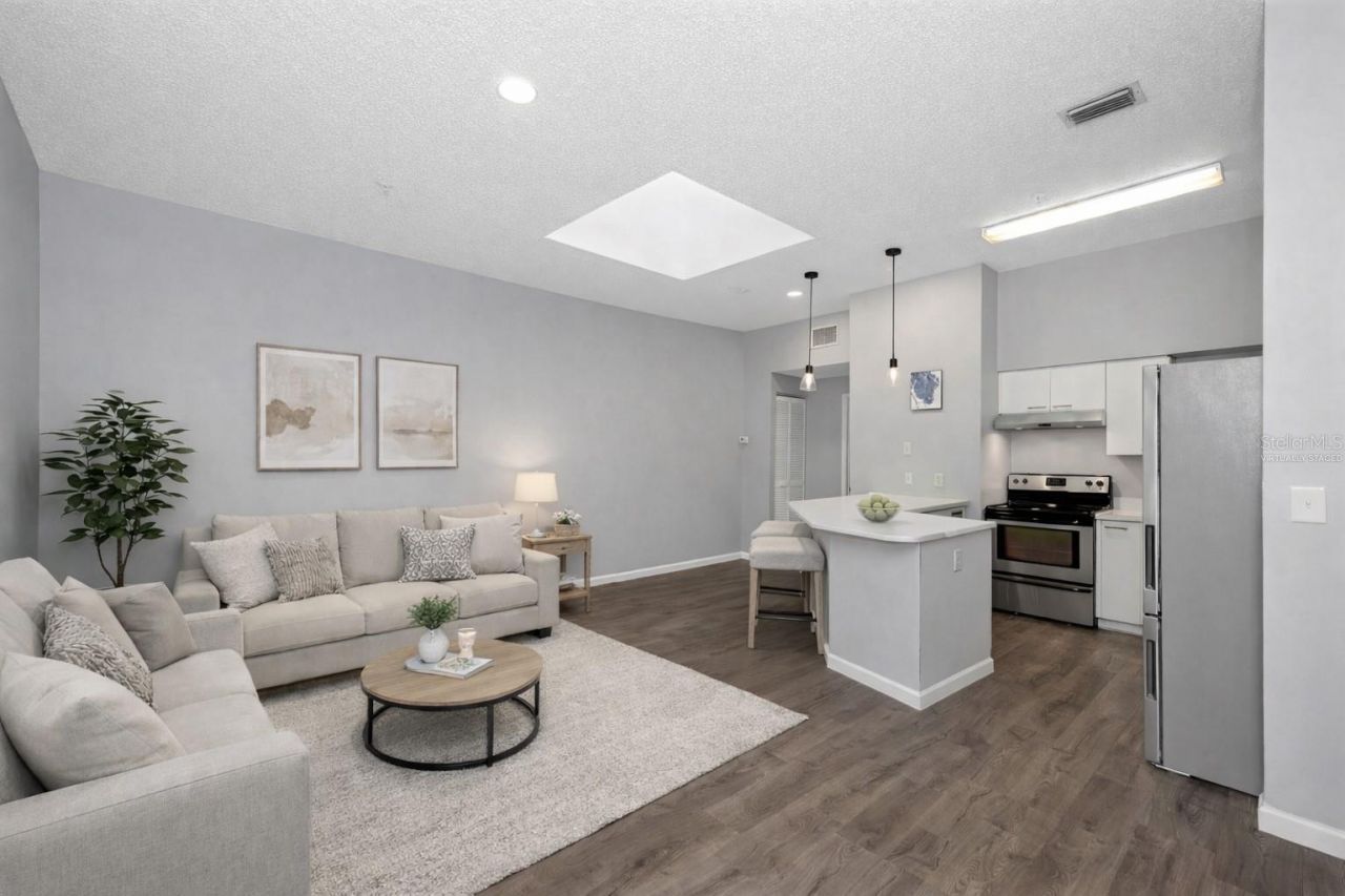 701 Mirror Lake Dr N Drive N, Unit 118, Saint Petersburg, FL 33701 Photo