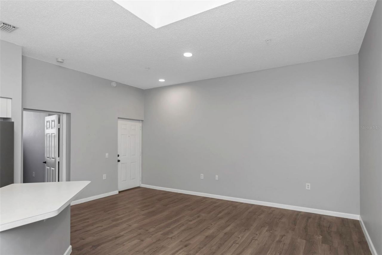 701 Mirror Lake Dr N Drive N, Unit 118, Saint Petersburg, FL 33701 Photo