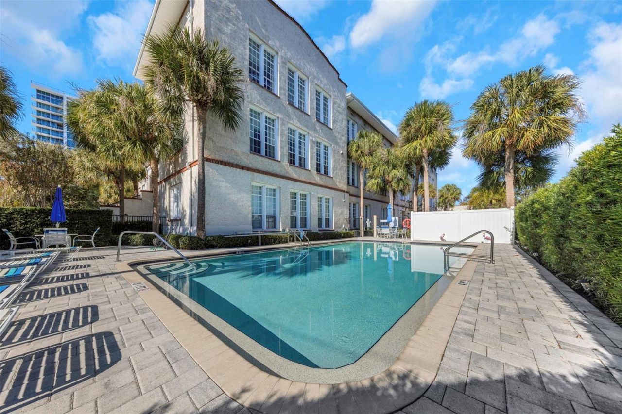 701 Mirror Lake Dr N Drive N, Unit 118, Saint Petersburg, FL 33701 Photo