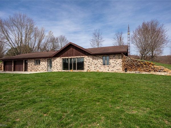 26140 Township Rd 37 , Coshocton, OH 43812