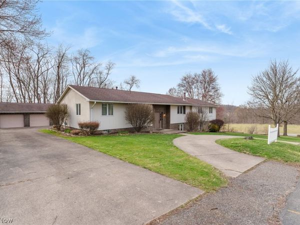 901 N Marion Avenue , Louisville, OH 44641