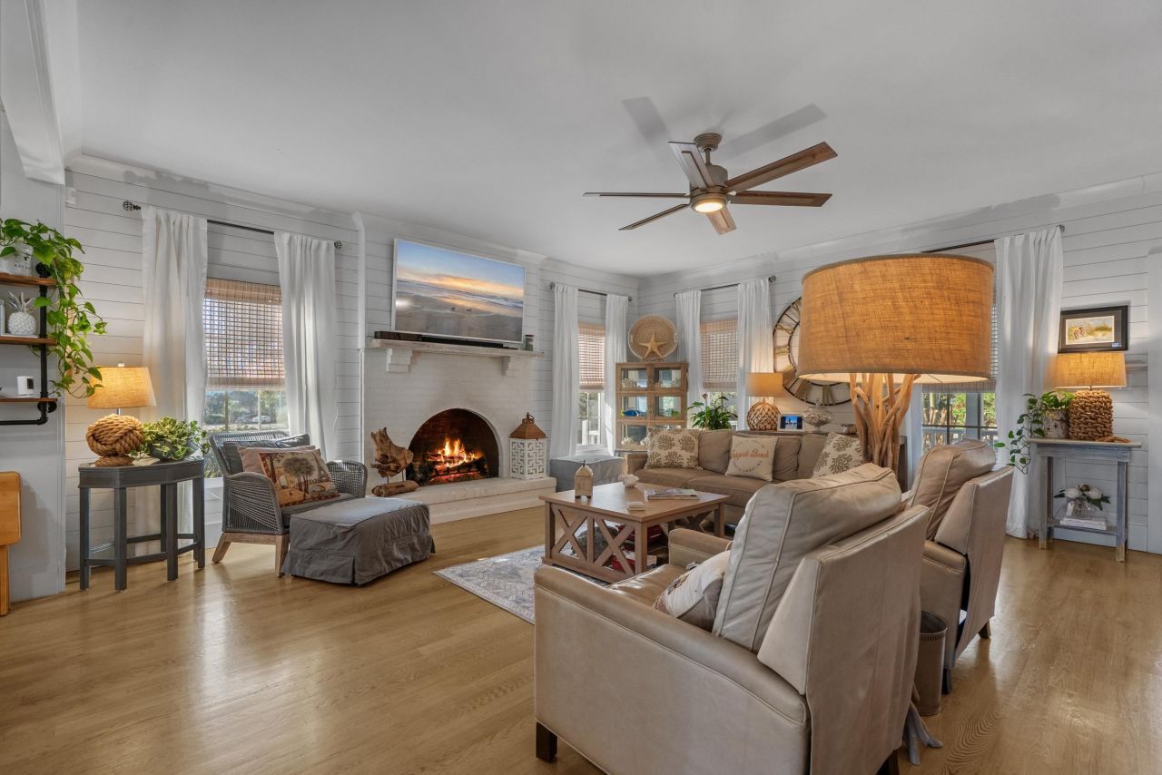 319 N Oak Dr. Photo 11