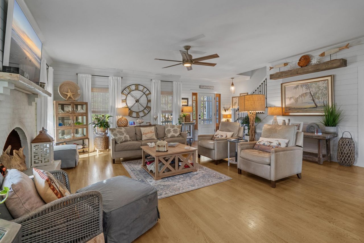 319 N Oak Dr. Photo 12