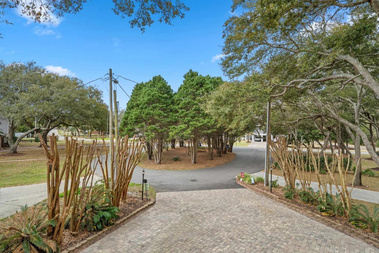 319 N Oak Dr. Photo 8